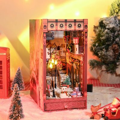 Jolly Christmas Promenade Book Nook