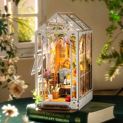 Book Nook Kit - Holiday Garden House TGB06